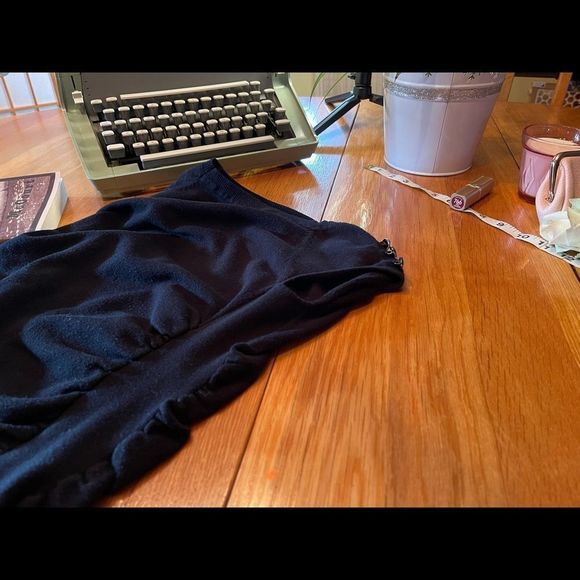 Suzy Shier sleeveless top with side rouching - Picture 5 of 6